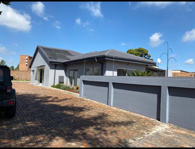 1,000M² INVESTMENT FOR SALE IN BENONI NORTH